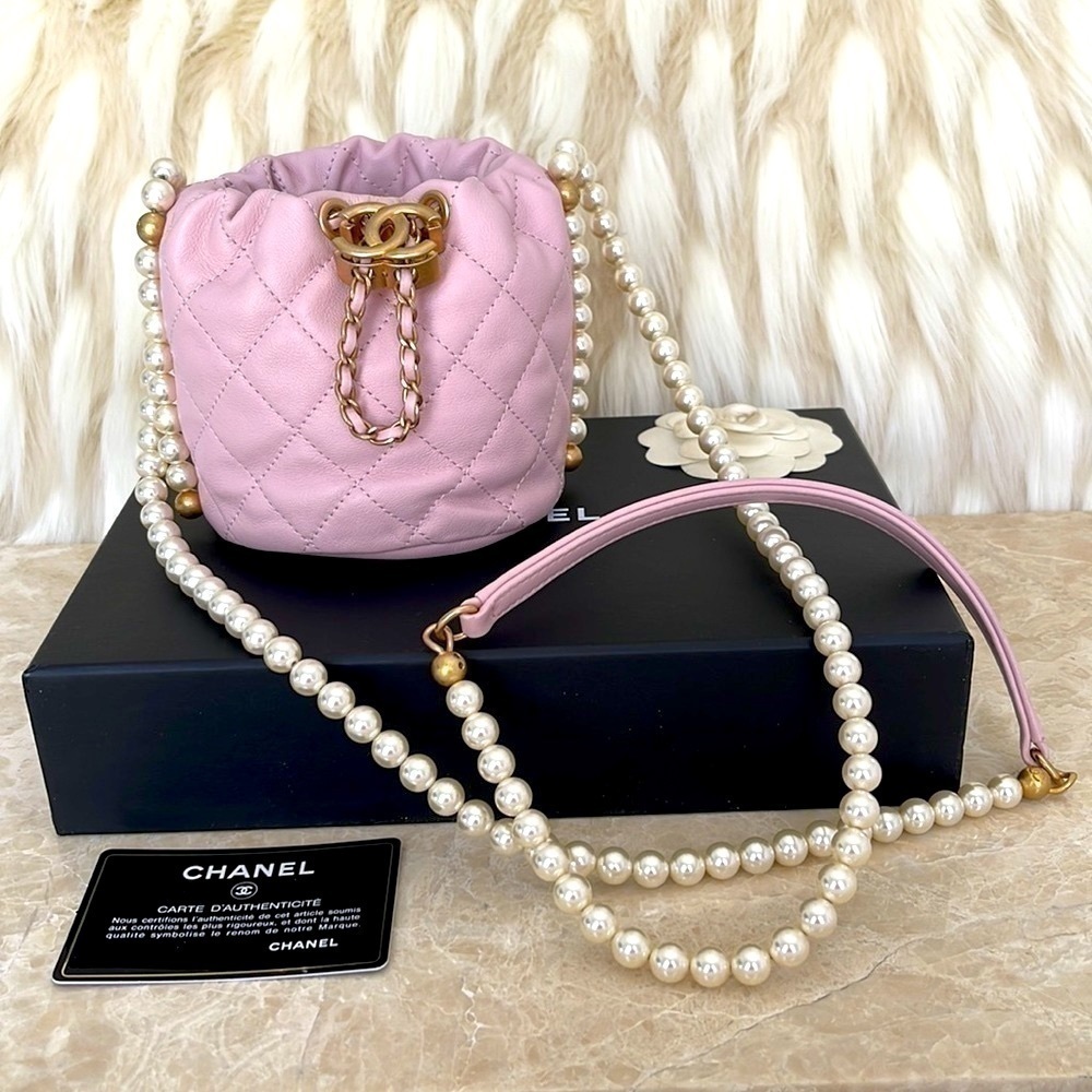 CHANEL Authentic 100% Luxurious Lamb leather bag